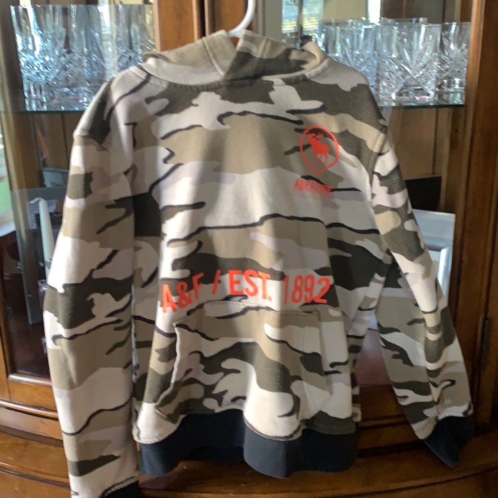 - Camouflage Abercrombie hoodie